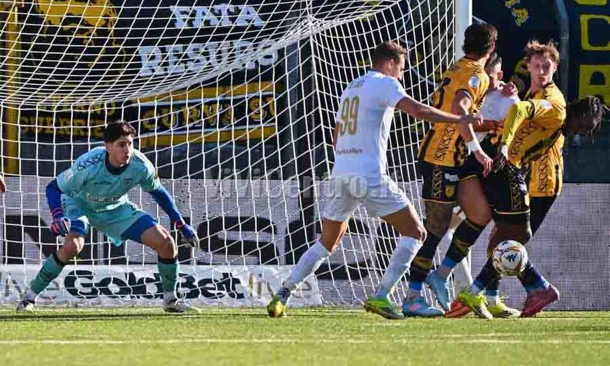 Juve Stabia: Serata da sogno per Boer, titolare dopo la partenza di Confente che invece stecca all’esordio