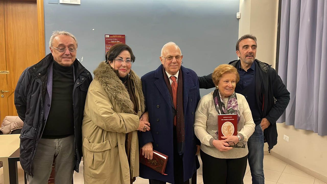 Peppino De Filippo Una Famiglia Difficile Libro