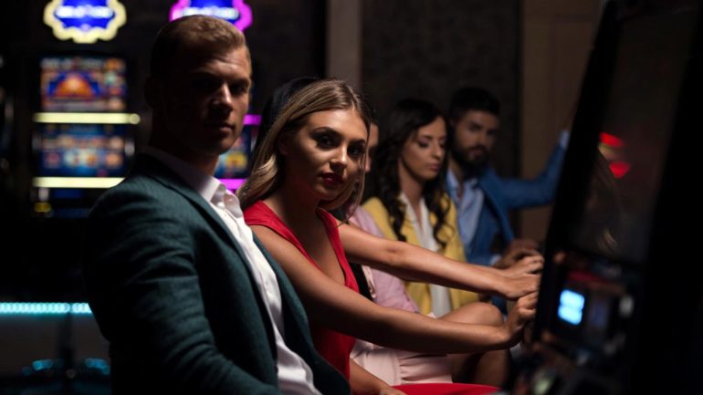 Perché diverse fasce d’età scelgono diversi tipi di giochi: l’opinione di Casoola Casino