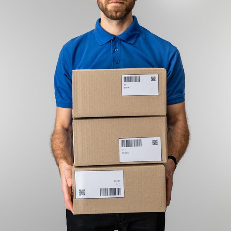 L’autogol dei due Euro: La tassa sui pacchi Cinesi svuota i cieli e riempie le autostrade