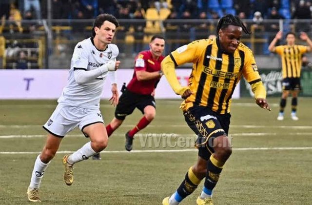 Juve Stabia, il ritorno di Alvin Okoro resta complicato: tra vincoli di mercato e sirene inglesi