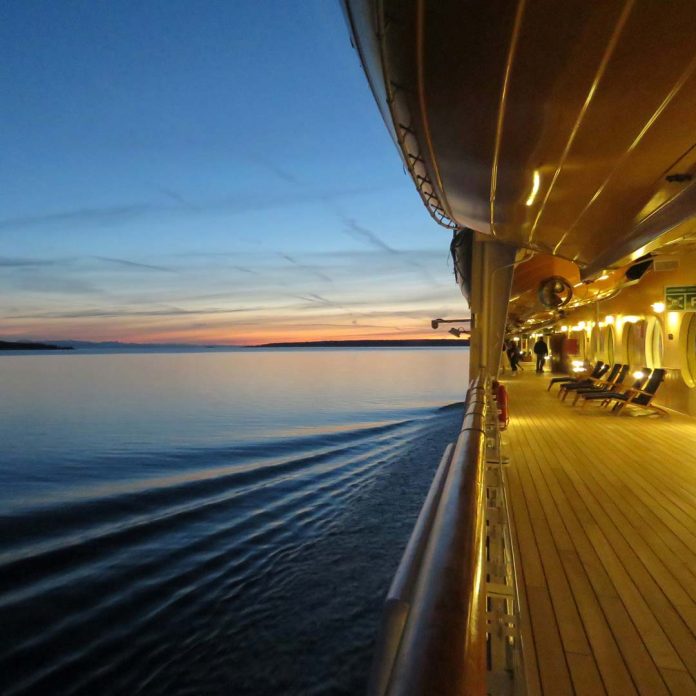 Crociera sheila-jellison-shBk33gUv3Q-unsplash