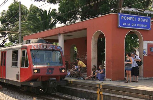 Trasporto pubblico in Campania: tra ritardi cronici e le app che provano a migliorare gli spostamenti