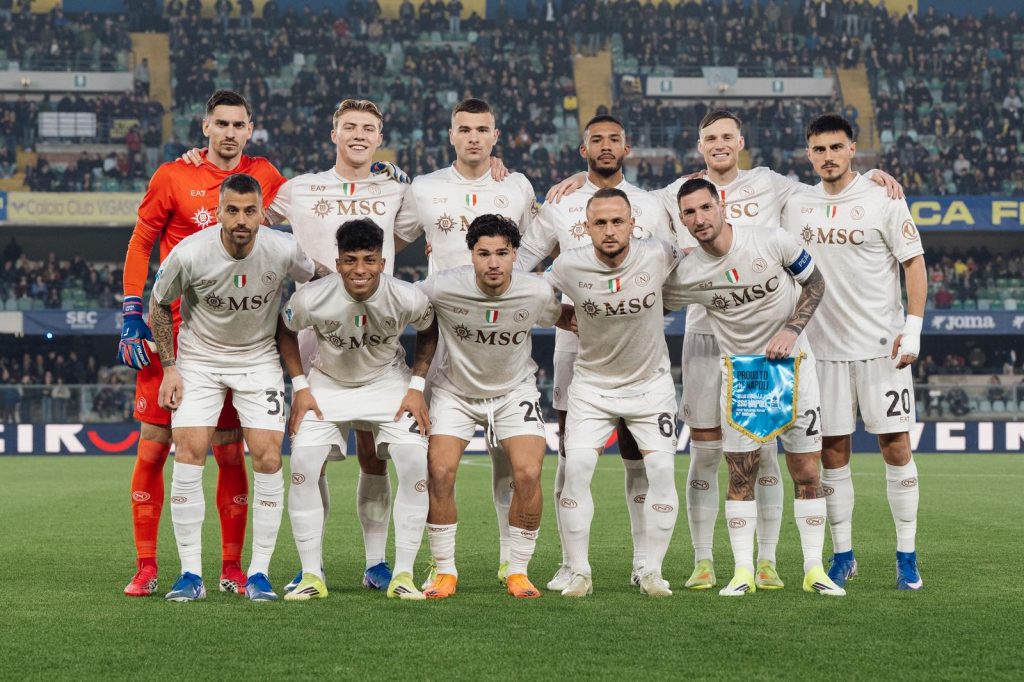 L’AZZURRO PENSIERO. “Rome-lu” rinasce a casa di Giulietta. Il Napoli vince a Verona al 95′