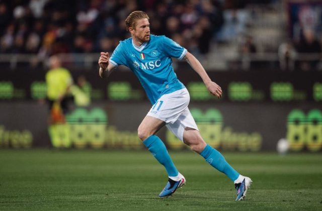 L’AZZURRO PENSIERO. Vittoria a Cagliari nel segno di McTominay. Il Napoli mette pressione all’Inter