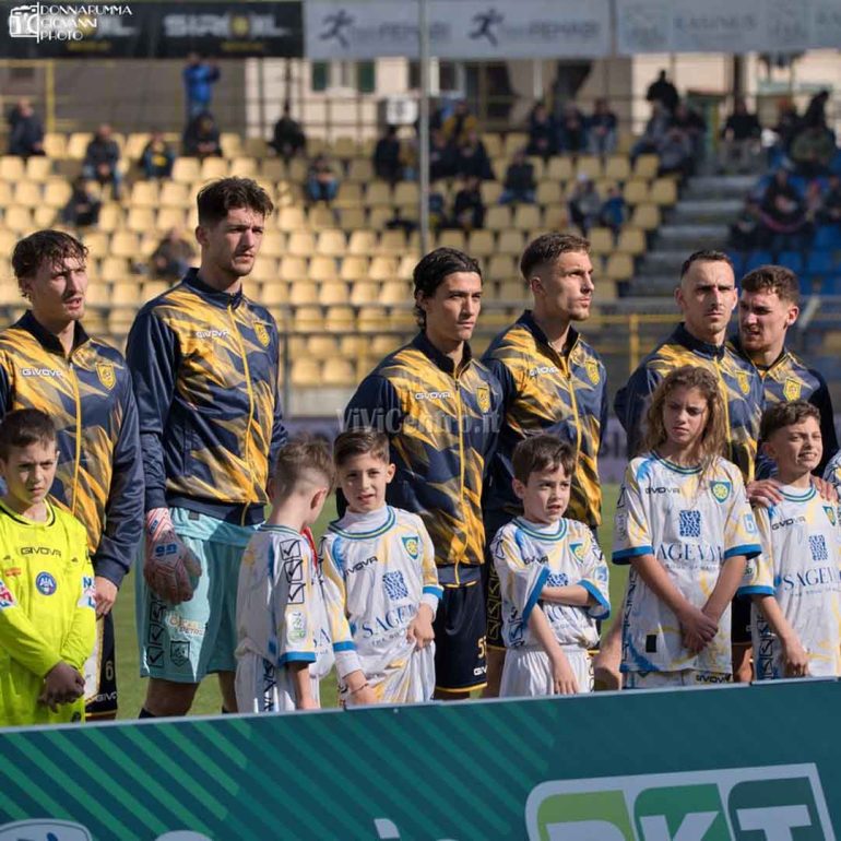 Juve Stabia – Carrarese (1-1): Le foto dei protagonisti in campo e del pubblico presente al Menti