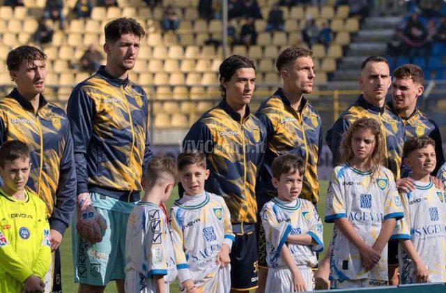 Juve Stabia – Carrarese (1-1): Le foto dei protagonisti in campo e del pubblico presente al Menti