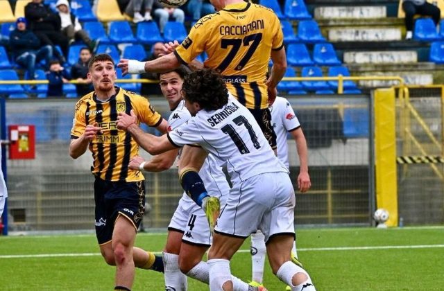 Juve Stabia, 119 anni di gloria e un presente da sogno: Spezia schiantato, ora si può puntare ai Play-off