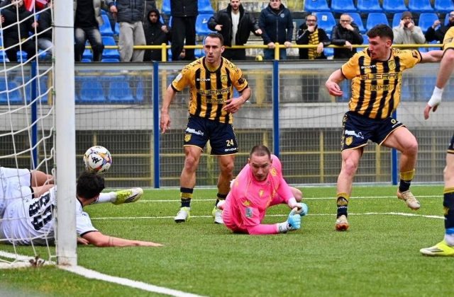 Juve Stabia d’acciaio: rimonta lo Spezia di Donadoni e blinda la salvezza. Ora l’assalto ai play-off!