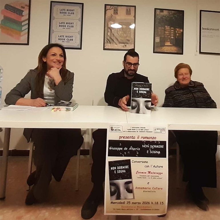 Presentato il romanzo “Non dormire e sogna” di Giuseppe De Alteriis al Mondadori Bookstore di Castellammare