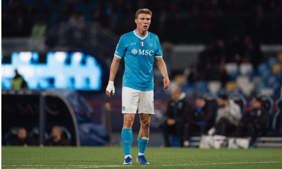 L’AZZURRO PENSIERO. Hojlund fa 10, Politano fa tutto. Il Napoli batte il Lecce in rimonta