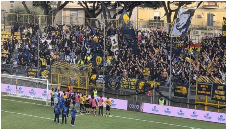 IL MORSO DELLA VESPA. Stabia bello a metà con la Carrarese. Primo tempo martellante, ripresa da dimenticare