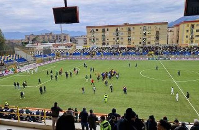 IL MORSO DELLA VESPA. Okoro ‘e chistu core! Lo Stabia batte lo Spezia e torna a vincere