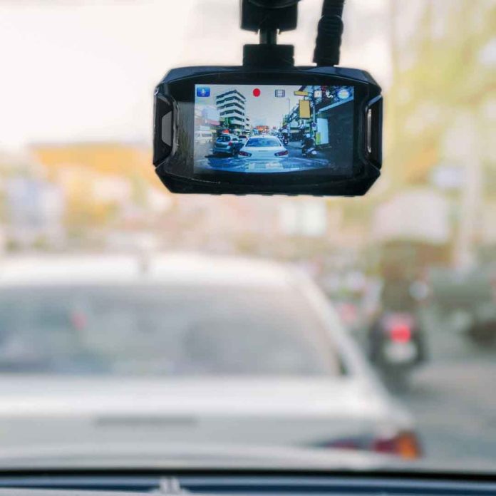 dash cam Depositphotos_166728496_L