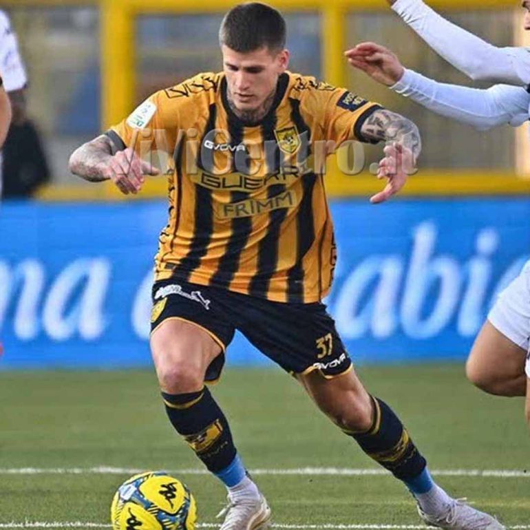 Juve Stabia: Un lampo da 3 punti di Fabio Maistro al 93′ illumina la serata al Menti, ma Pigliacelli dice no!