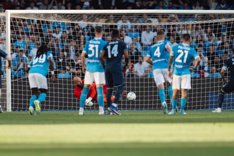 L’AZZURRO PENSIERO. Disastro al Maradona: un Napoli senza anima si arrende alla Lazio 0-2