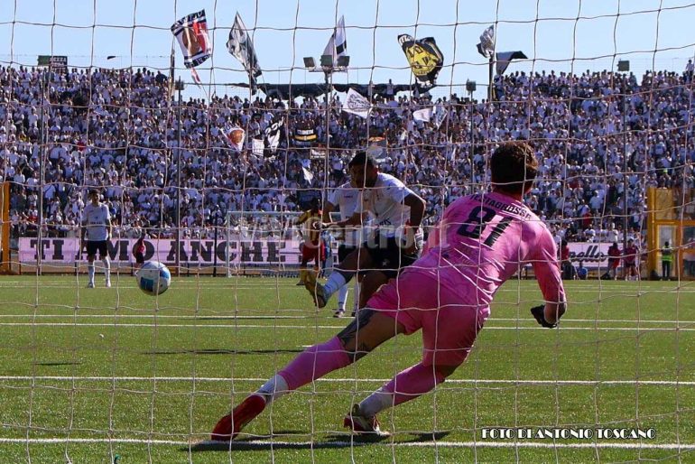 Savoia calcio, vittoria in casa con l’Igea Virtus per 3 a 0, è sempre primato. Fotogallery