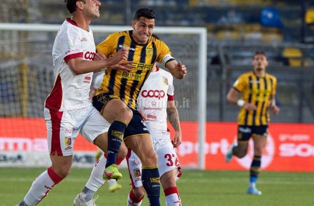 Juve Stabia – Catanzaro (1-1): Le foto dei protagonisti e del pubblico presente al Menti
