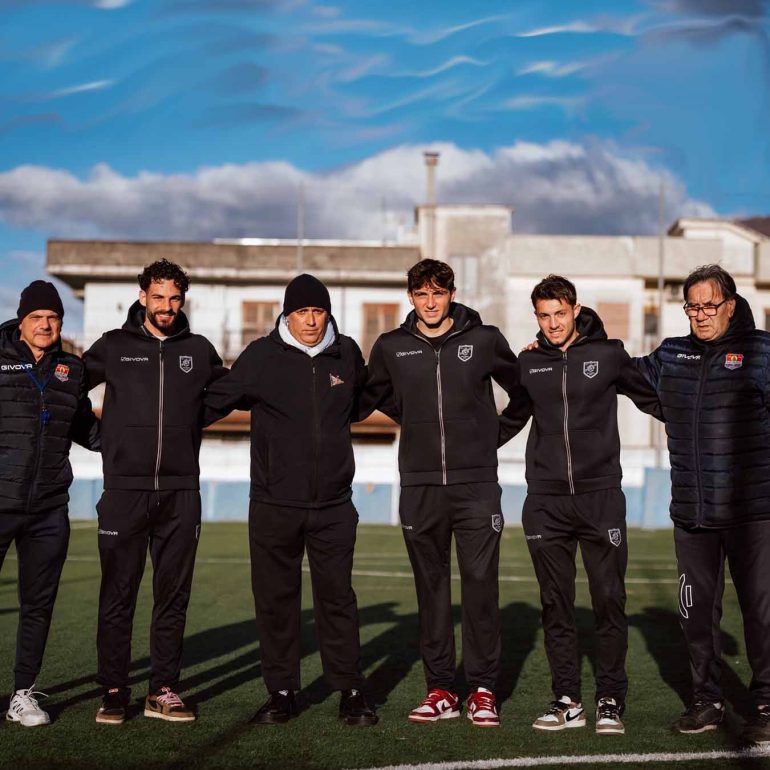 Juve Stabia, Cuore Gialloblù: Ricciardi, Dalle Mura e Torrasi Incontrano i calciatori dell’ASD San Paolo 1970