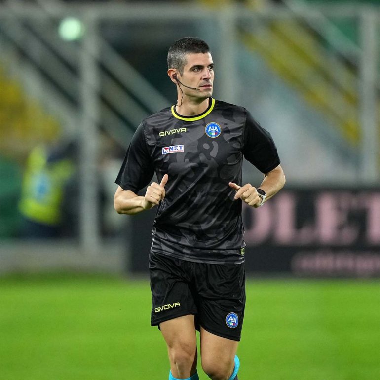 Venezia – Juve Stabia sarà diretta dal Mario Perri della sezione di Roma 1. La scheda completa dell’arbitro