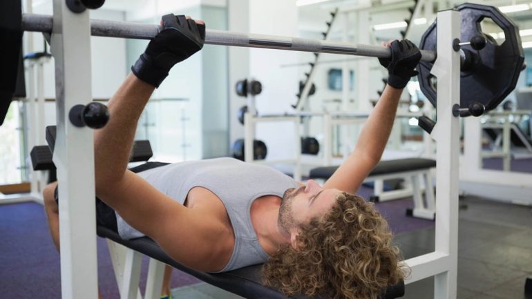 Panca piana o regolabile – quale scegliere per la tua home gym?