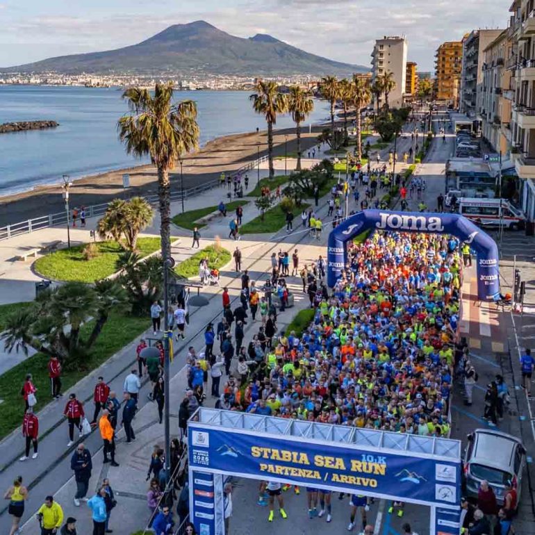 Stabia Sea Run 2026: il Golfo si colora con 1.200 runner. Castellammare corre tra sport e bellezza