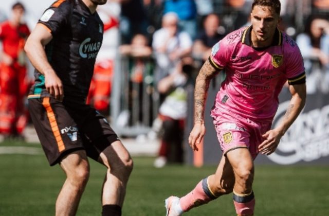Venezia amaro per la Juve Stabia: la dura legge dell’ex Adorante affonda le Vespe al “Penzo”