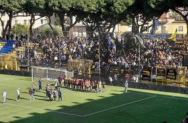 IL MORSO DELLA VESPA. Lo Stabia accelera: Varnier e Carissoni stendono un Cesena opaco