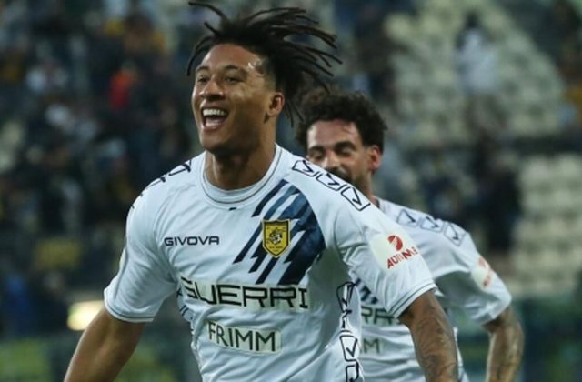 IL MORSO DELLA VESPA. Uno Stabia pazzesco espugna Modena! In Semifinale due notti magiche col Monza