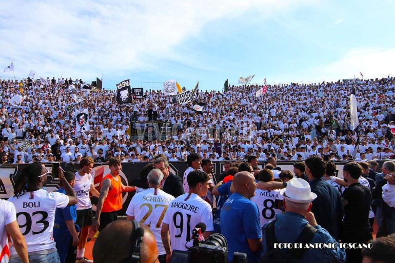 Savoia calcio, vittoria per 3 a 0 contro la Sancatadese. E’ serie C. Fotogallery