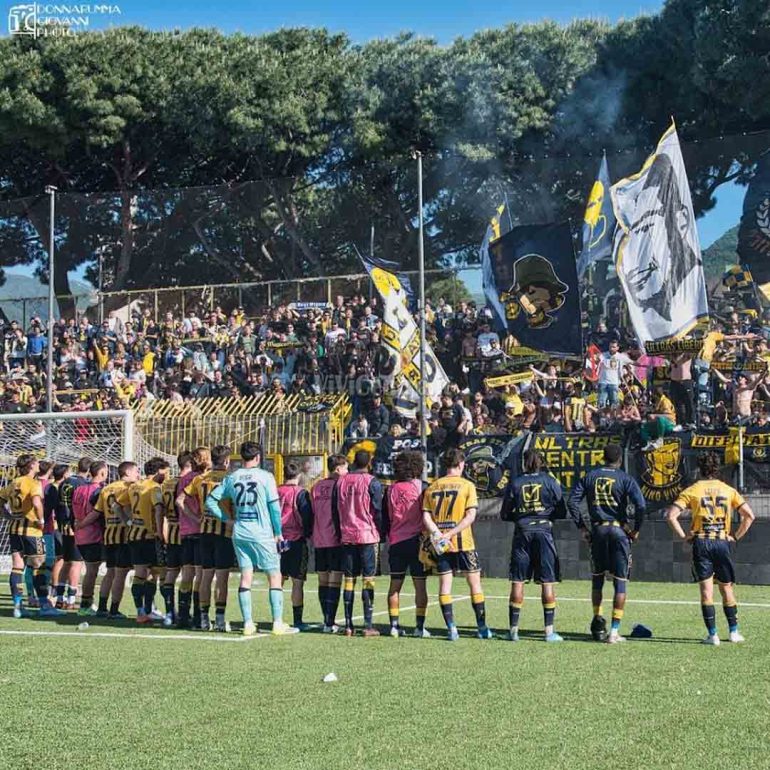Juve Stabia: Il sogno Play-off sfida, in termini di emozioni positive, il silenzio della nuova proprietà