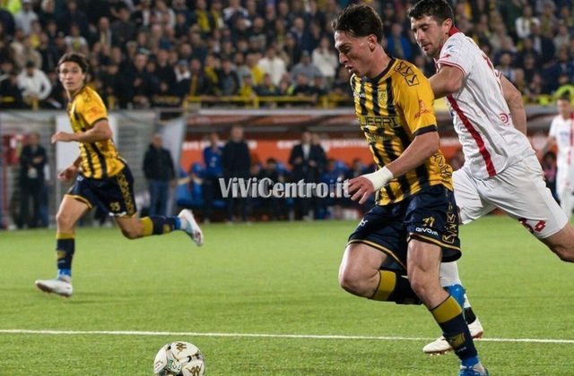 Juve Stabia, Cacciamani domina il Monza: il treno mancino gialloblù ha incendiato il Menti con le sue giocate