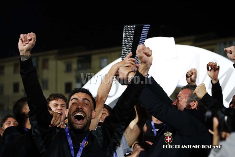 Il Savoia calcio festeggia la serie C, la premiazione. Fotogallery