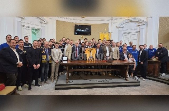 Juve Stabia, il sindaco Vicinanza premia i calciatori: La commozione di Confente, Bellich, Mosti e Candellone