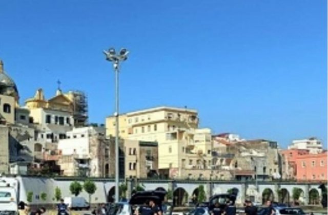 Torre Annunziata, furto in un esercizio commerciale: arrestato 32enne dalla Polizia di Stato