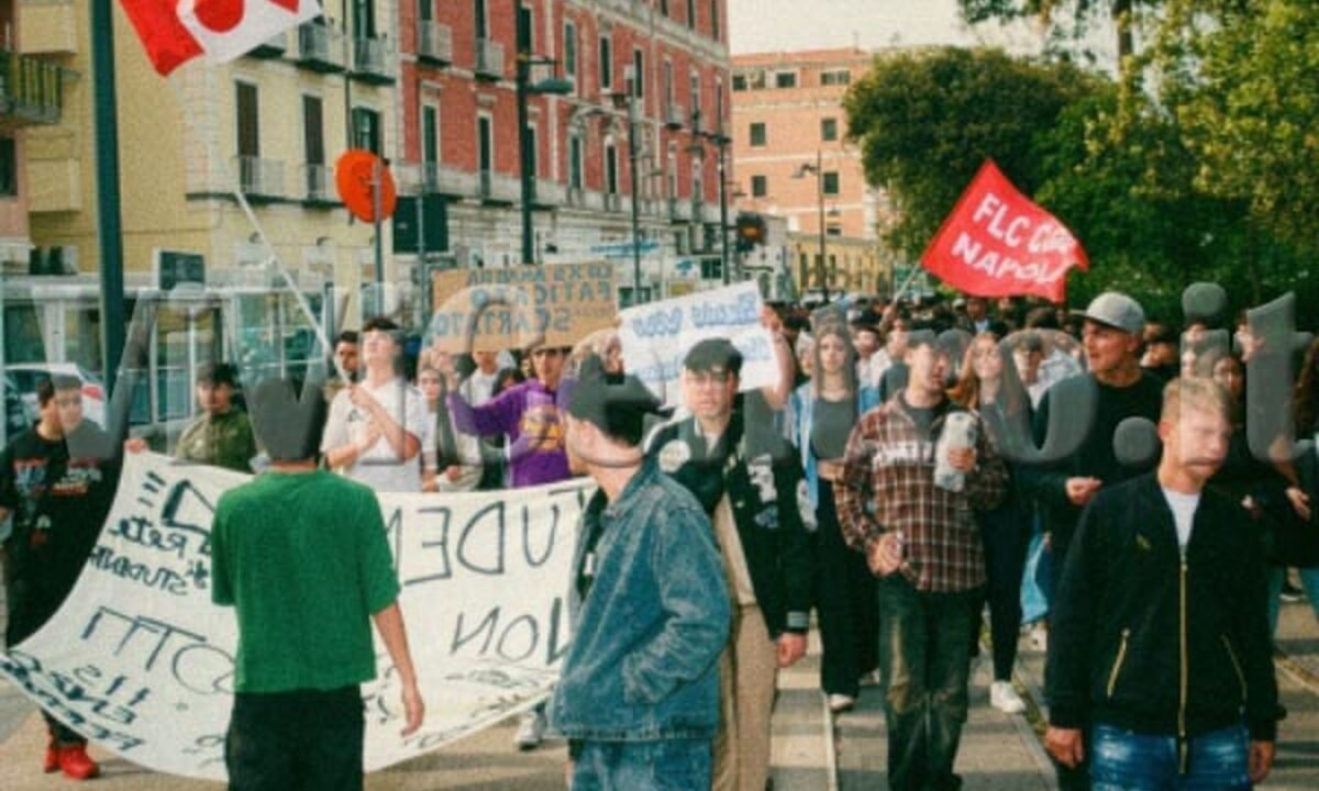 Castellammare di Stabia, studenti manifestano contro la riforma Valditara: “Difendiamo l’istruzione tecnica”