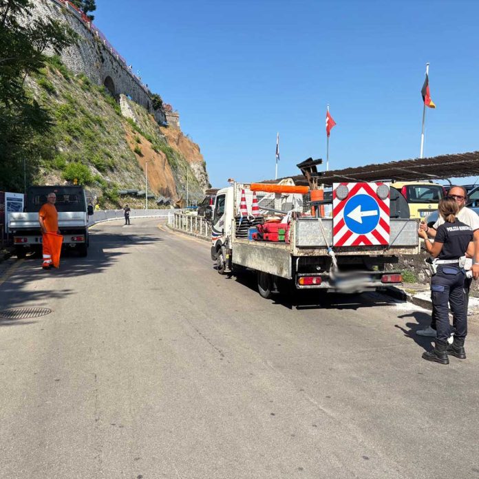 Castellammare di Stabia Rimozione Dissuasori
