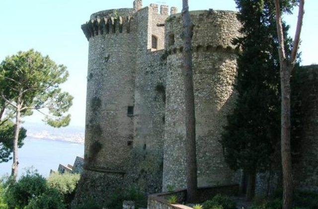 Castellammare, Massimo Santaniello: Scoglio di Rovigliano e Castello Angioino tornino patrimonio della città