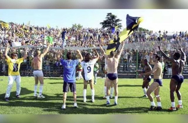 Juve Stabia, il Double: le Vespe nel 2010-2011 conquistarono l’Italia e il cuore di Castellammare di Stabia