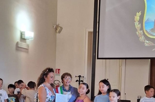Castellammare, piccoli cittadini da grandi idee: i bambini stabiesi consegnano i loro progetti per la città