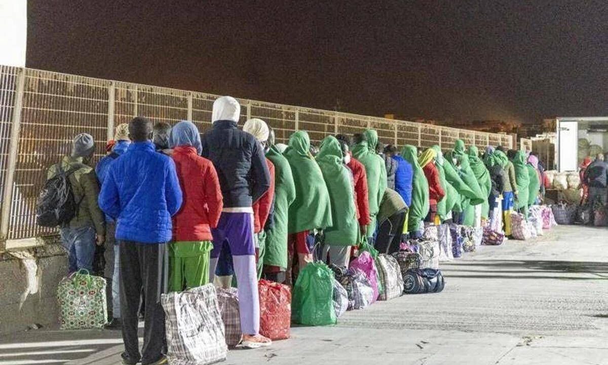 Migranti, traduceva male colloqui con richiedenti asilo: fermato interprete a Siracusa