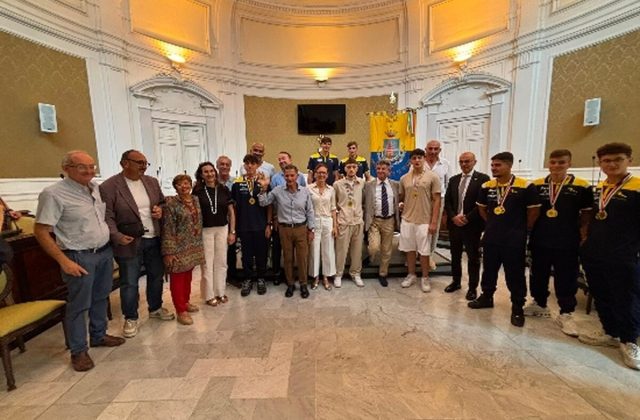 Castellammare premia i suoi campioni: il futuro dello sport stabiese brilla tra canottaggio, taekwondo e boxe