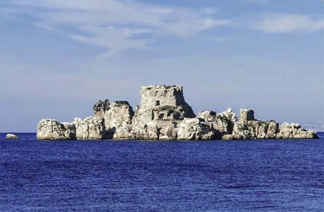Castellammare: “Noi Moderati” interviene ancora sulla vicenda della vendita dello scoglio di Rovigliano