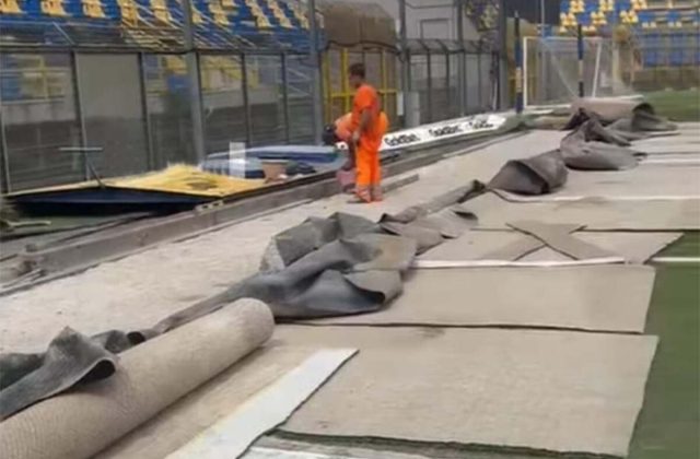 Juve Stabia: L’operazione di rimozione del sintetico dello stadio Romeo Menti è entrato nel vivo solo ieri