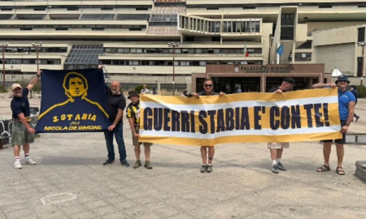 Juve Stabia, ore decisive per il futuro societario: tifosi in attesa davanti al Tribunale di Napoli