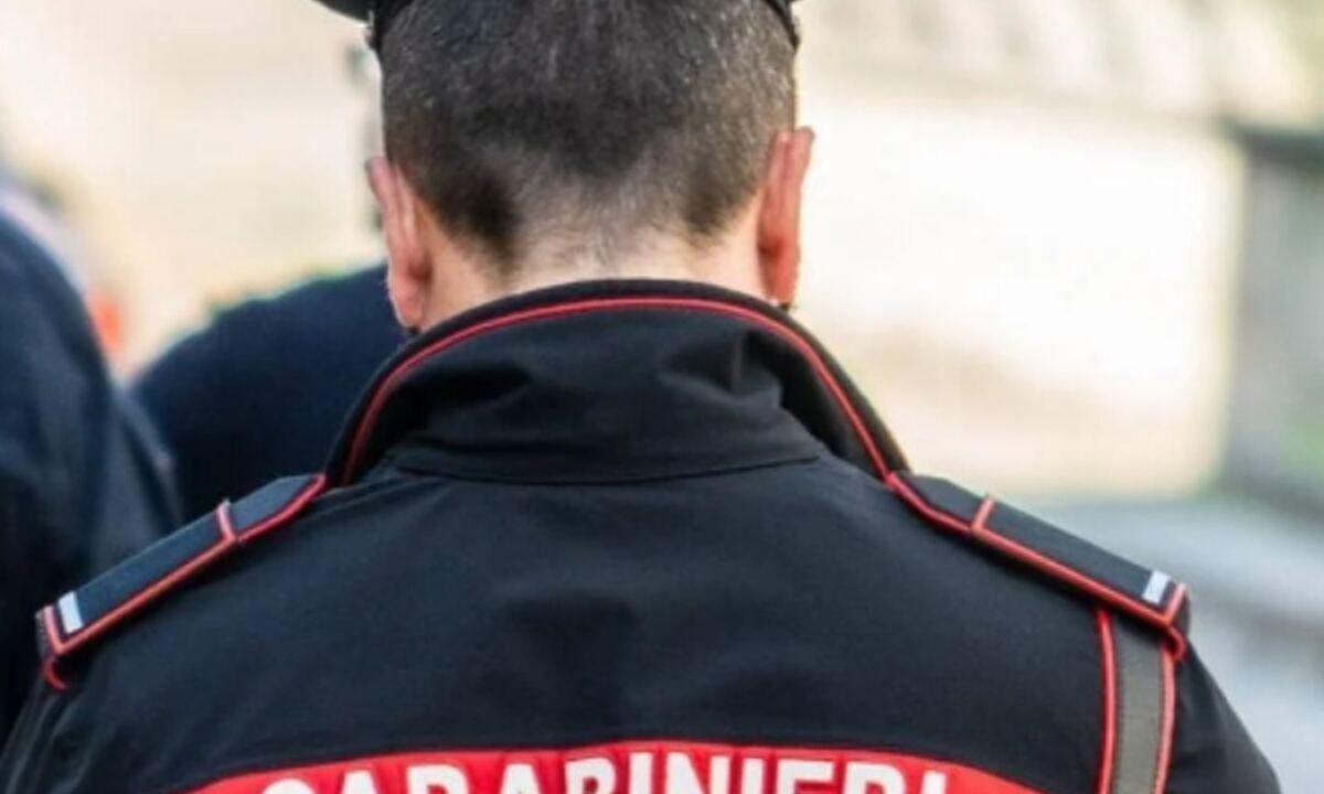 Gragnano, fratelli nei guai per droga: arrestato un 20enne, denunciato il 16enne