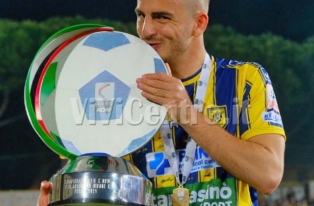 Juve Stabia, Davide Buglio: Il centocampista dopo l’esperienza a Catanzaro sarà a disposizione di De Giorgio
