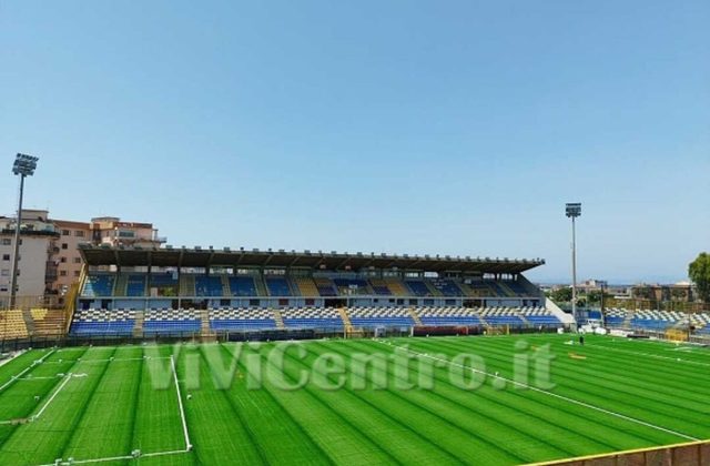 Juve Stabia, lavori Stadio Menti: Il manto erboso prende forma con la realizzazione di alcune linee di gioco