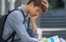 alunno superiori che studia