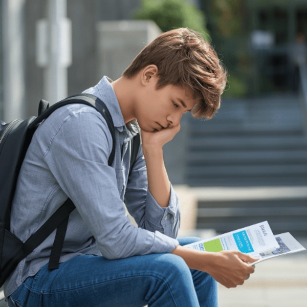 alunno superiori che studia